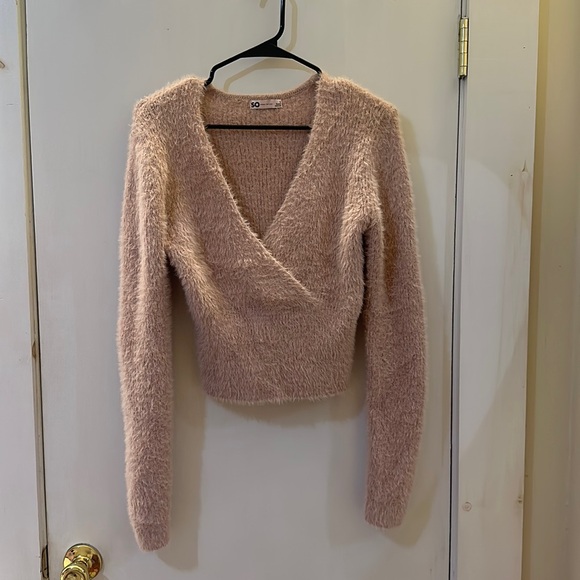 Light pink fuzzy crop top sweater - Picture 1 of 4
